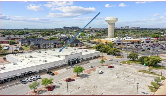 35,000SF next to HEB